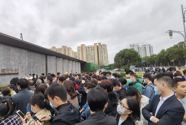 今天，苏州5家纯新盘冒雨公开售楼处